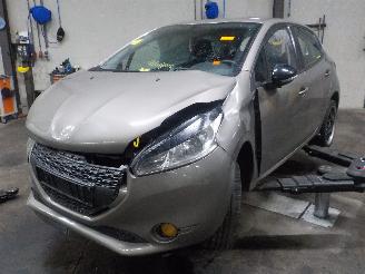 skadebil auto Peugeot 208 208 I (CA/CC/CK/CL) Hatchback 1.2 Vti 12V PureTech 82 (EB2F(HMZ)) [60k=
W]  (03-2012/12-2019) 2013/2