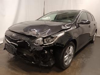 Damaged car Kia Cee d Ceed Sportswagon (CDF) Combi 1.0i T-GDi 12V (G3LC) [88kW]  (05-2018/..=
=2E) 2019/4