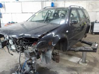 demontáž osobní automobily Volkswagen Bora Bora Variant (1J6) Combi 2.3 V5 (AGZ) [110kW]  (05-1999/10-2000) 2000