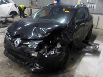 damaged passenger cars Renault Clio Clio IV Estate/Grandtour (7R) Combi 5-drs 1.5 Energy dCi 75 FAP (K9K-6=
12) [55kW]  (01-2013/08-2021) 2015