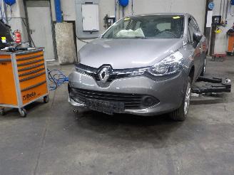Damaged car Renault Clio Clio IV (5R) Hatchback 5-drs 1.2 TCE 16V GT EDC (H5F-403(H5F-D4)) [88k=
W]  (03-2013/08-2021) 2015