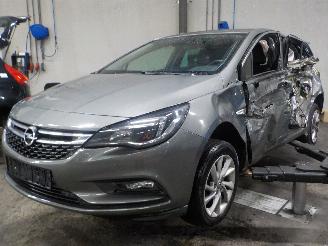 Vaurioauto  passenger cars Opel Astra Astra K Hatchback 5-drs 1.6 CDTI 110 16V (B16DTE(Euro 6)) [81kW]  (06-=
2015/12-2022) 2016/10
