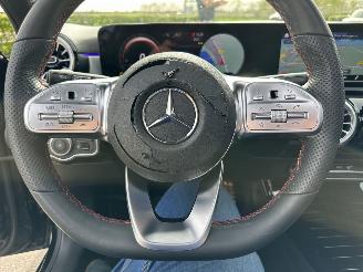 Mercedes A-klasse 180 136pk aut + f1 AMG-Line - pano - sfeerverlichting - widescreen - navi - camera - front + line assist picture 37