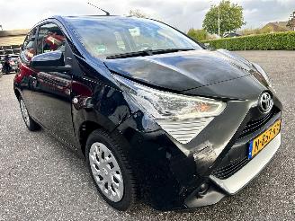Toyota Aygo 1.0 VVT-i 72pk X-Play 5drs - 51dkm nap - camera - airco - cruise - aux - usb - vaste prijs - bleutooth - stuurbediening picture 4