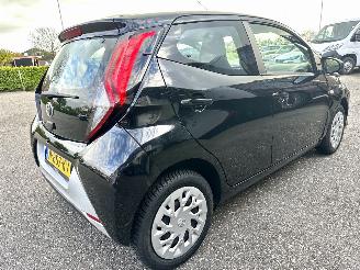 Toyota Aygo 1.0 VVT-i 72pk X-Play 5drs - 51dkm nap - camera - airco - cruise - aux - usb - vaste prijs - bleutooth - stuurbediening picture 5