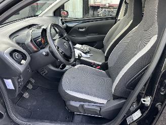 Toyota Aygo 1.0 VVT-i 72pk X-Play 5drs - 51dkm nap - camera - airco - cruise - aux - usb - vaste prijs - bleutooth - stuurbediening picture 39