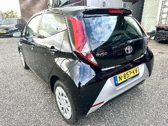 Toyota Aygo 1.0 VVT-i 72pk X-Play 5drs - 51dkm nap - camera - airco - cruise - aux - usb - vaste prijs - bleutooth - stuurbediening picture 6