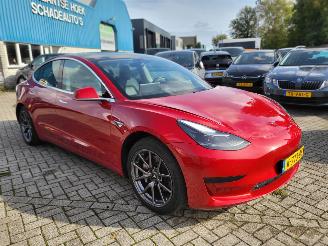skadebil auto Tesla Model 3 Tesla Model 3 RWD 440 KM rijbereik nwprijs € 50 000 2020/12
