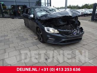 damaged passenger cars Volvo V-60 V60 I (FW/GW), Combi, 2010 / 2018 2.0 T6 16V 2015/1