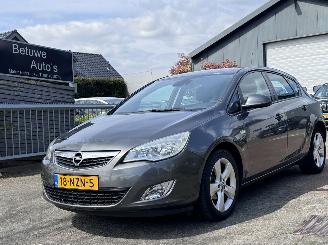 damaged passenger cars Opel Astra 1.6 Edition AUTOMAAT 2010/12