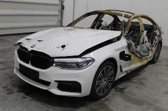 Damaged car BMW 5-serie 530 2019/12
