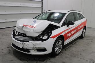 Damaged car Opel Astra  2021/5