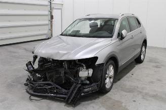 uszkodzony samochody osobowe Volkswagen Tiguan  2017/9