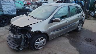 Damaged car Renault Clio 3 2008 1.6 16v K4M DP0074 Beige TEHNK onderdelen 2008/4