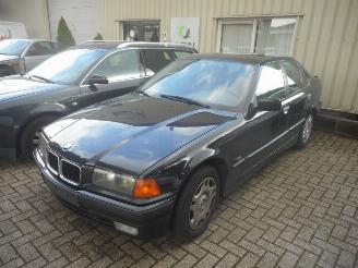 krockskadad bil auto BMW 3-serie  1996/1