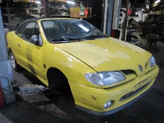 uszkodzony samochody osobowe Renault Mégane cabrio 1997/1