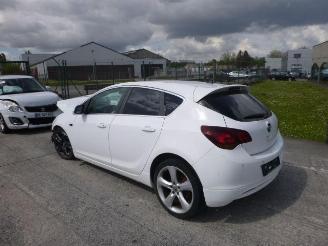 uszkodzony samochody osobowe Opel Astra 1.7 CDTI    A17DTJ 2010/5