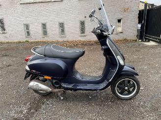 Vaurioauto  scooters Vespa  50 PIAGGIO 2014/5