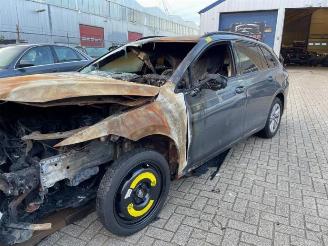 Damaged car Volkswagen Golf  2022
