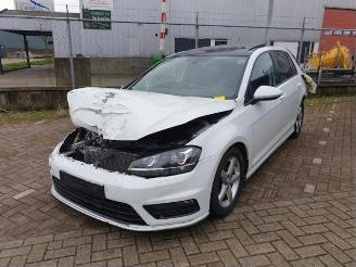 Damaged car Volkswagen Golf  2017