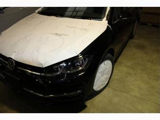 Damaged car Volkswagen Golf  2019
