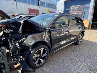 damaged passenger cars Ford Focus Focus 4 Wagon, Combi, 2018 1.0 Ti-VCT EcoBoost 12V 125 2022/1