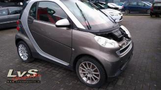 Coche siniestrado Smart Fortwo Fortwo Coupe (451.3), Hatchback 3-drs, 2007 1.0 52kW,Micro Hybrid Drive 2009/0