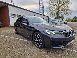 Auto incidentate BMW 5-serie 520e M Sport touring Plug-In hybride * Panorama schuifdak * Ambiente * Live Cockpit Prof. * LED * Leren Sportstoelen *DAB * 2022/2